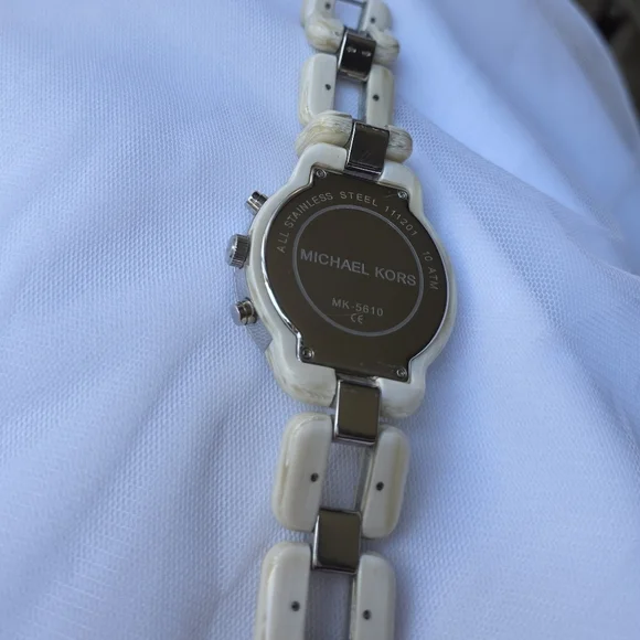 Michael KorsMichael Kors Round Silver and White Horn Watch, 43mm display picture 1